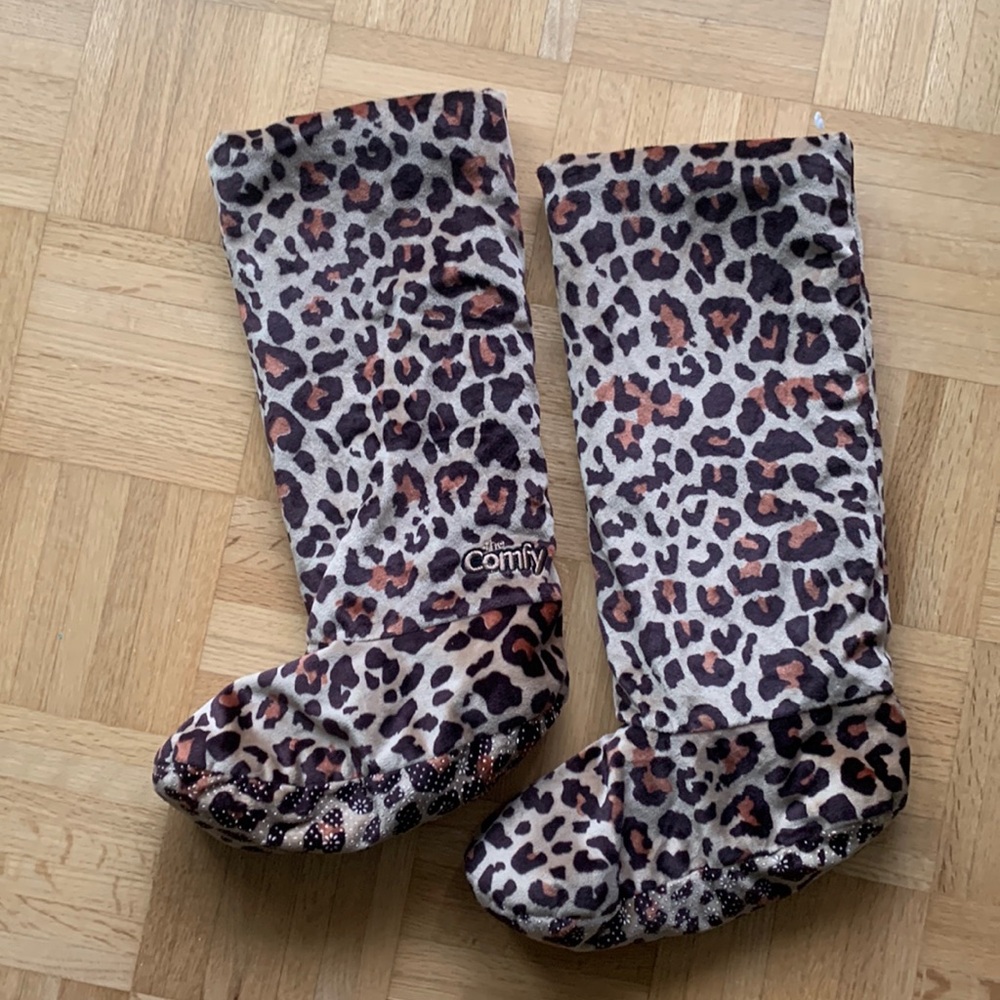 The Comfy brand slipper socks size small leopard print